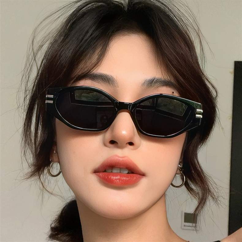 Street Fashion News - Kacamata Hitam Cat Eye Y2K Bingkai