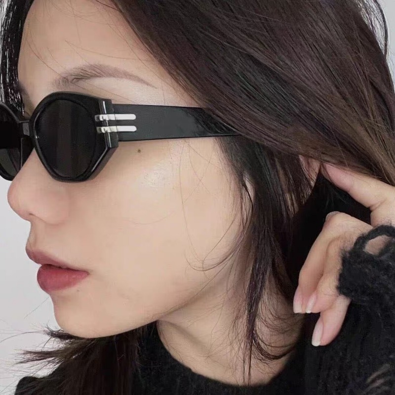 Kacamata Hitam Cat Eye Y2K Bin - Street Fashion News ulasan dan harga